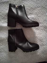 Botins pretos 39