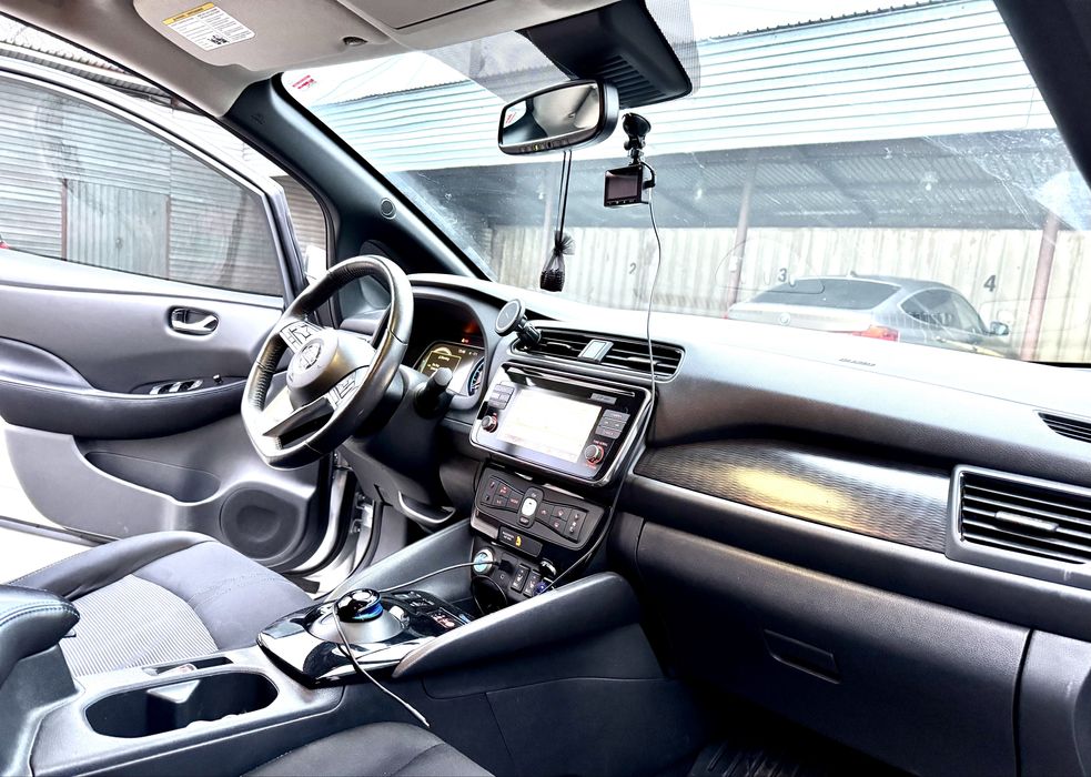 Nissan LEAF SV 2019 рік