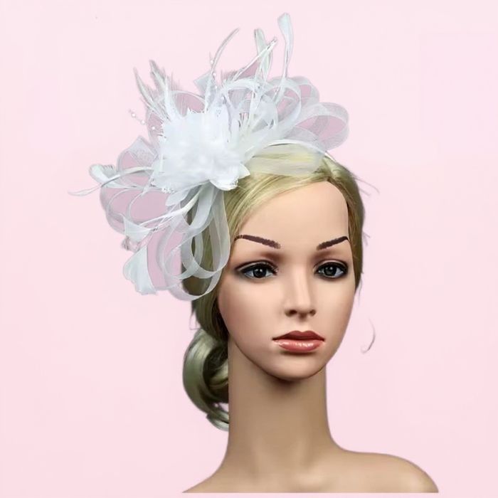 Cudny biały fascynator ślubny