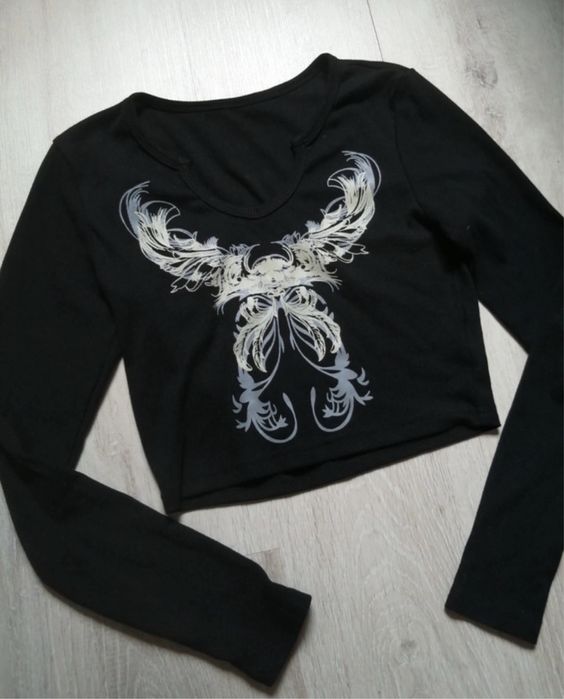 Czarny crop top z nadrukiem xs