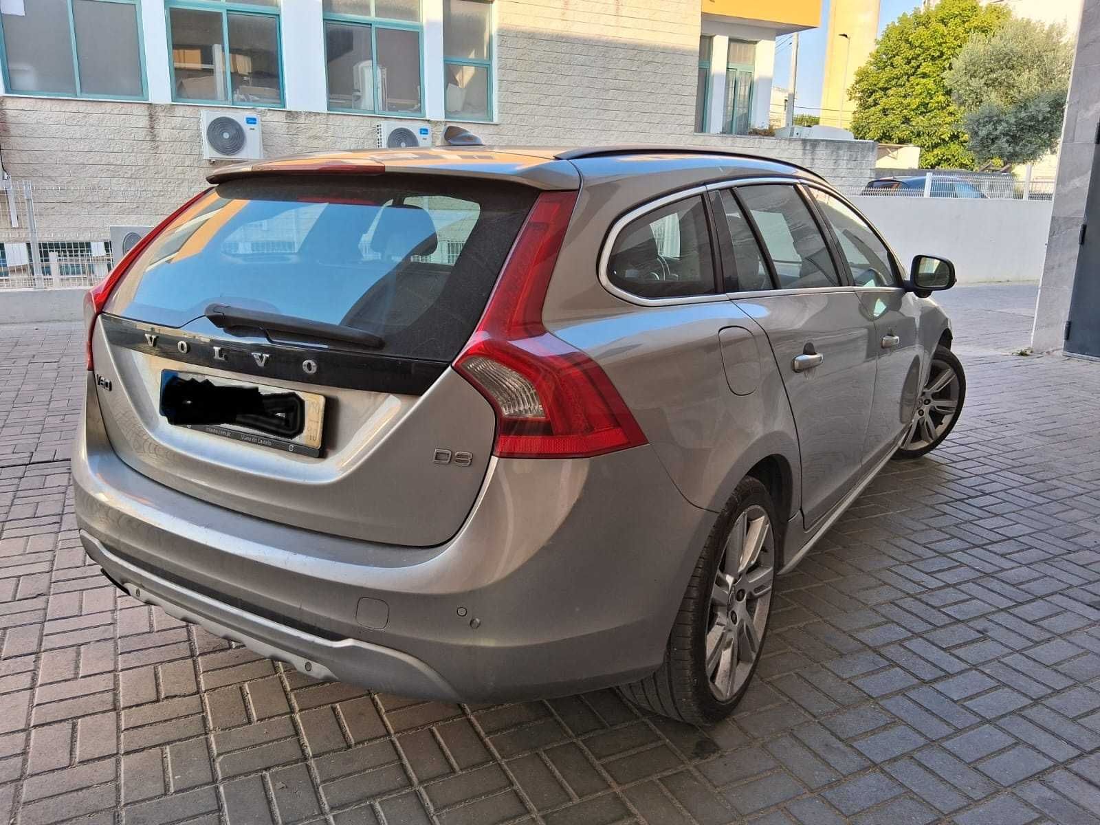 Carrinha Volvo V60 (salvado mas a circular) 5.500€