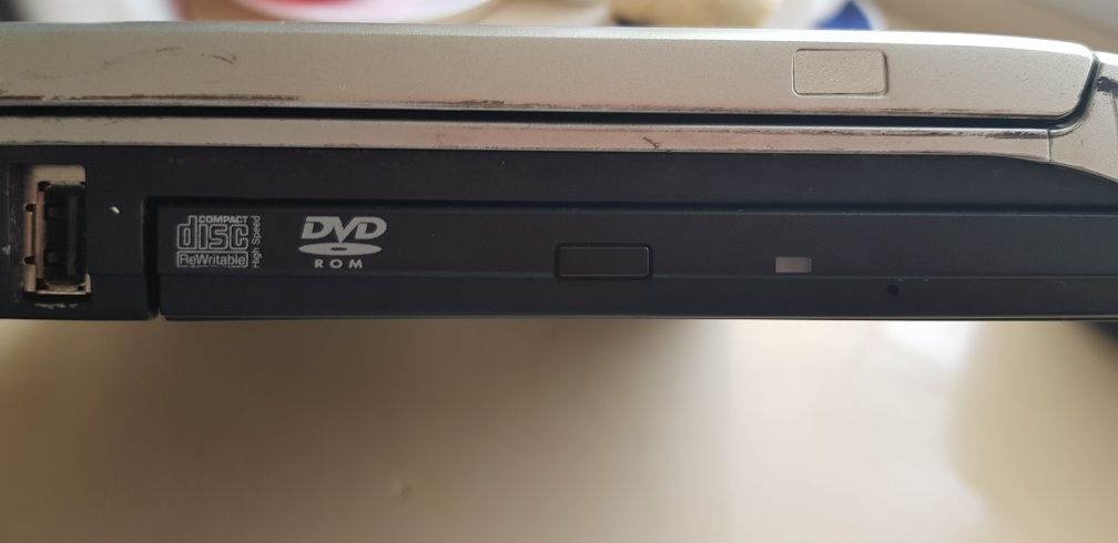 Toshiba TECRA M1 para peças com leitor DVD e gravador CD