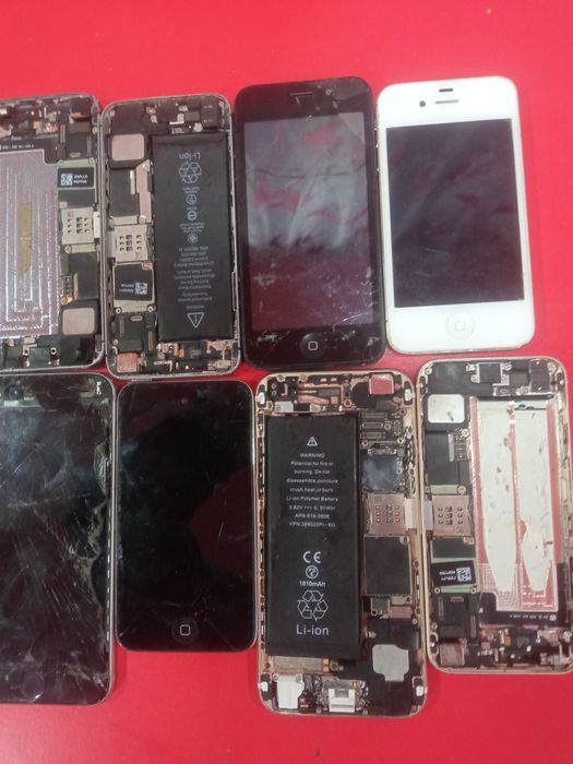Лот телефонів iPhone