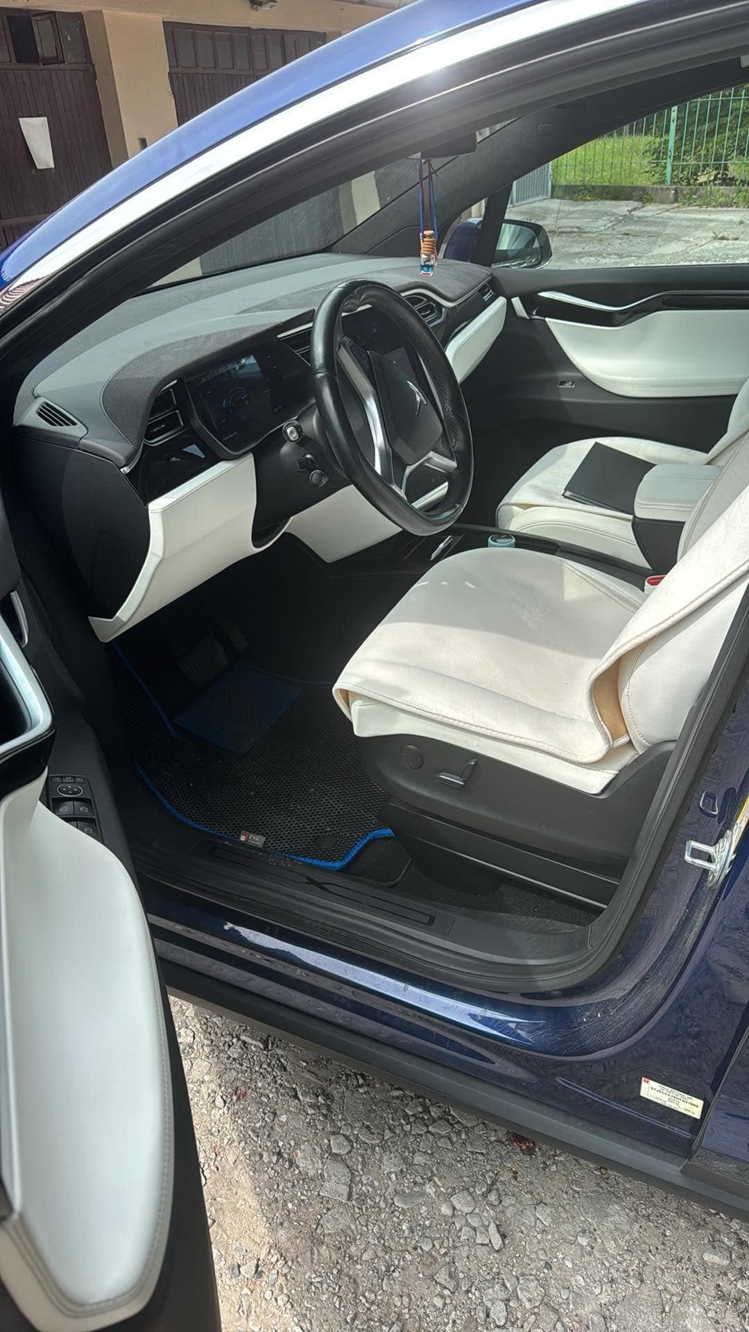 Tesla Model X 100D Long Range