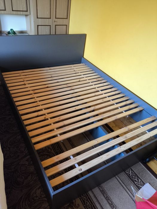 Sprzedam łóżko używane, z materacem lub bez.