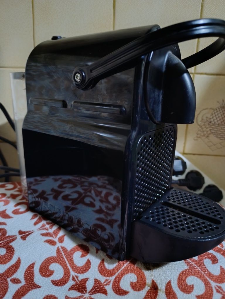 Máquina Nespresso Delonghi 2023