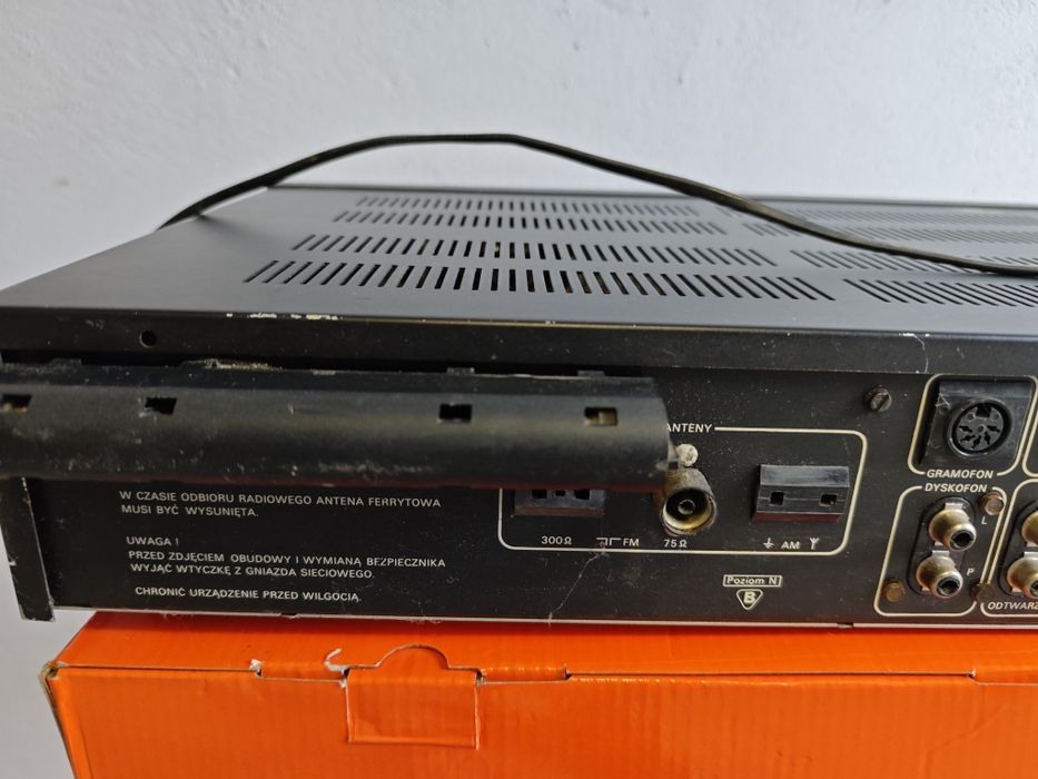 Diora AWS 3071 amplituner