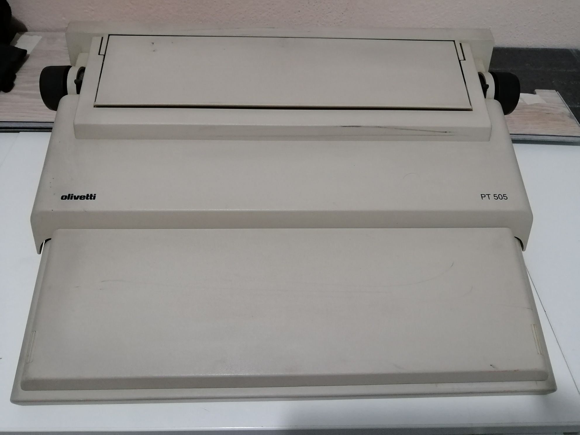 Máquina escrever Olivetti PT505