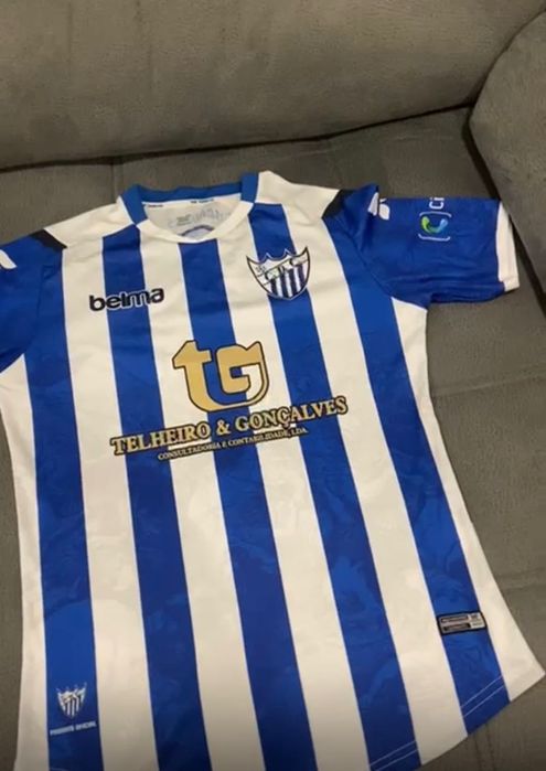 Camisolas originais do Clube de Futebol de Cinfães – Tamanhos L e M