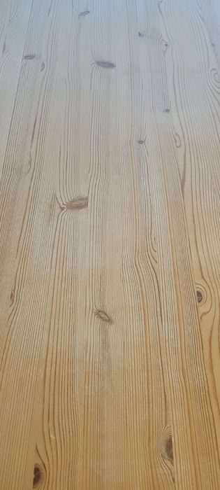 Duży drewniany rozkładany stół do salonu, jadalni