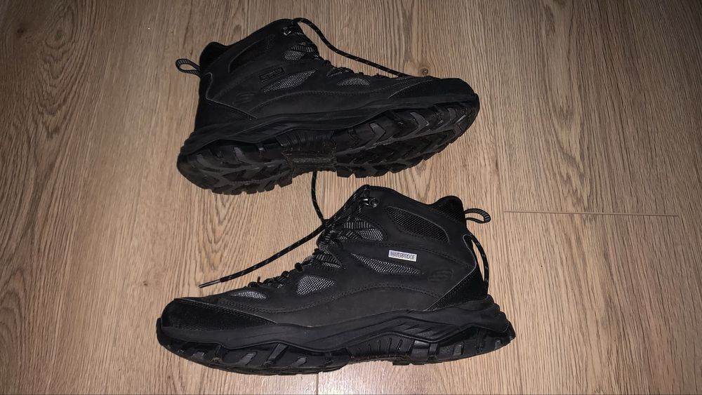 Зимові чоботи skechers