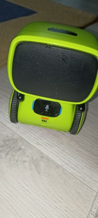 AT-ROBOT Розумний робот з голосовим керуванням