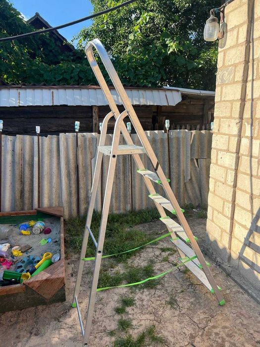 Драбина вільностояча 6 сходинок