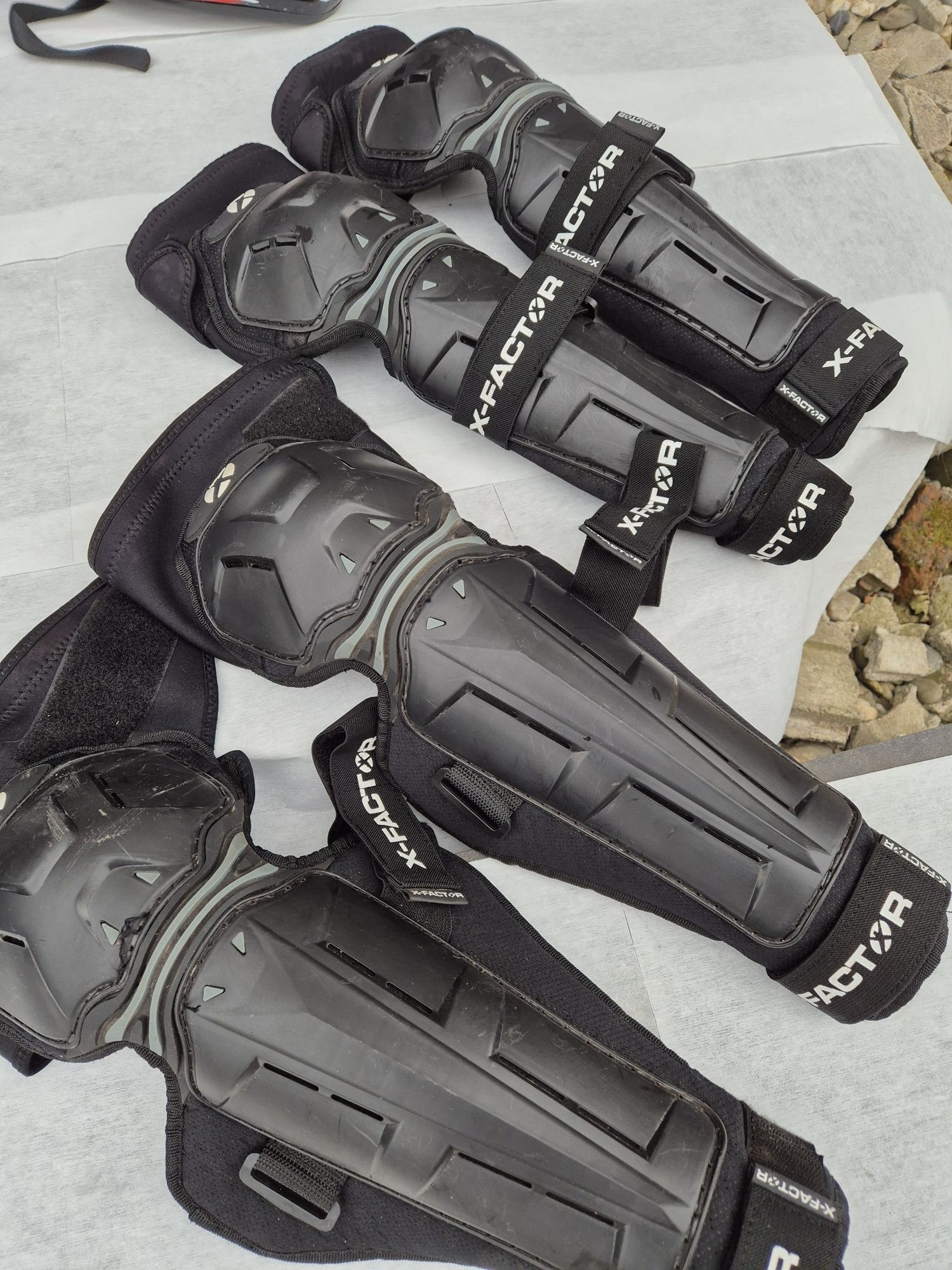 Ochraniacze X-factor nakolannik kask kolana  motor cross zbroja