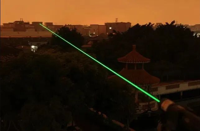 Мощная лазерная указка военная зеленая лазер. Фонарь. Дальность 5км