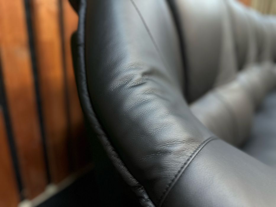 Новий шкіряний диван на дубі. Голандія. Нідерланди. Кожаный уголок.