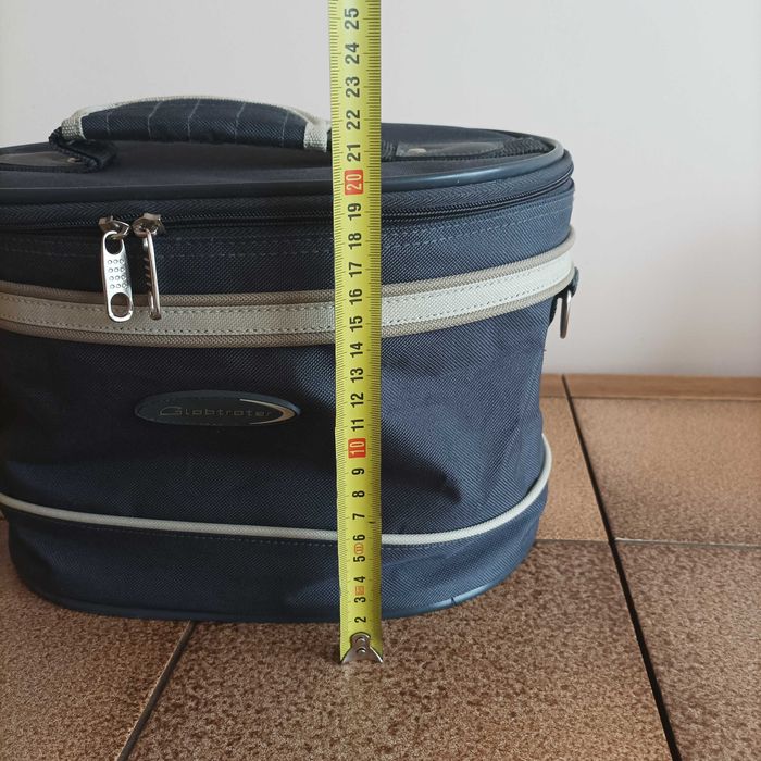 Granatowy kuferek Globtroter