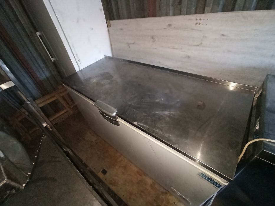 Морозильна скриня, лар