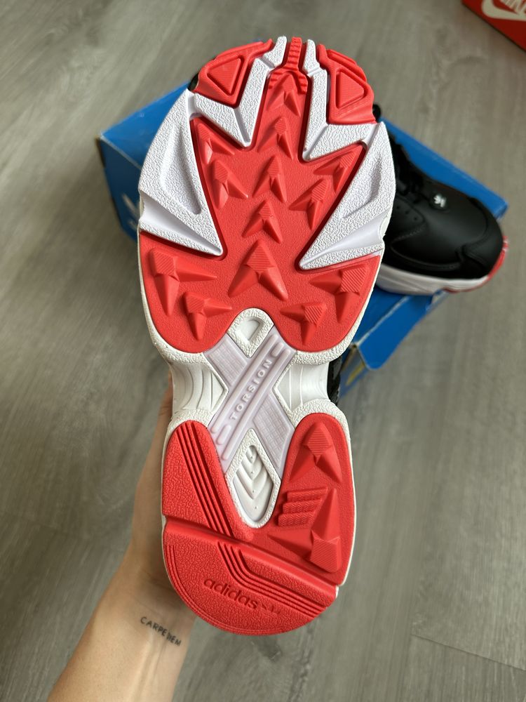 sneakaersy Adidas Falcon 2000 W