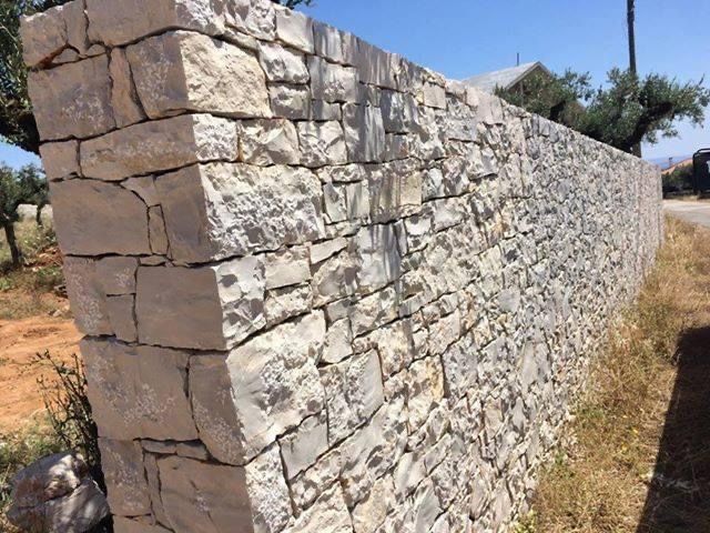 Pedra rustica para muro vidraço São Bento