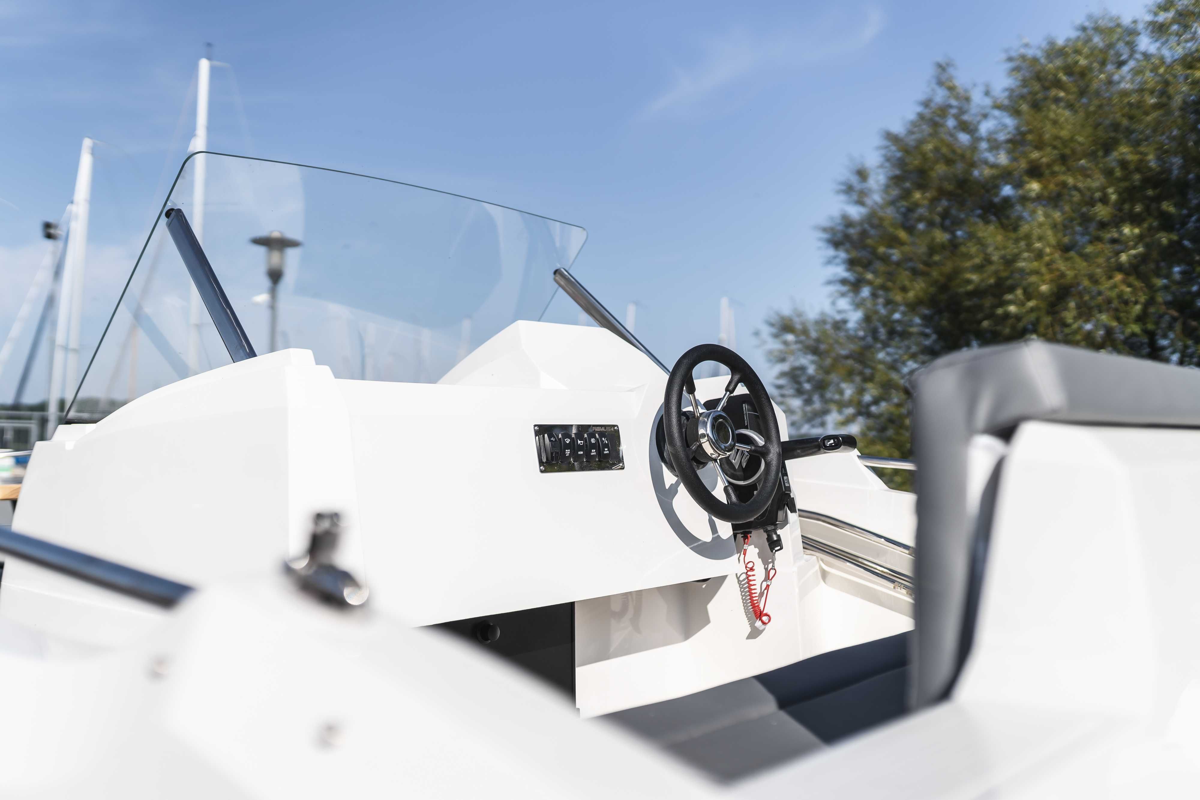 Rozpocznij przygodę z nową łodzią motorową REMUS 525SC