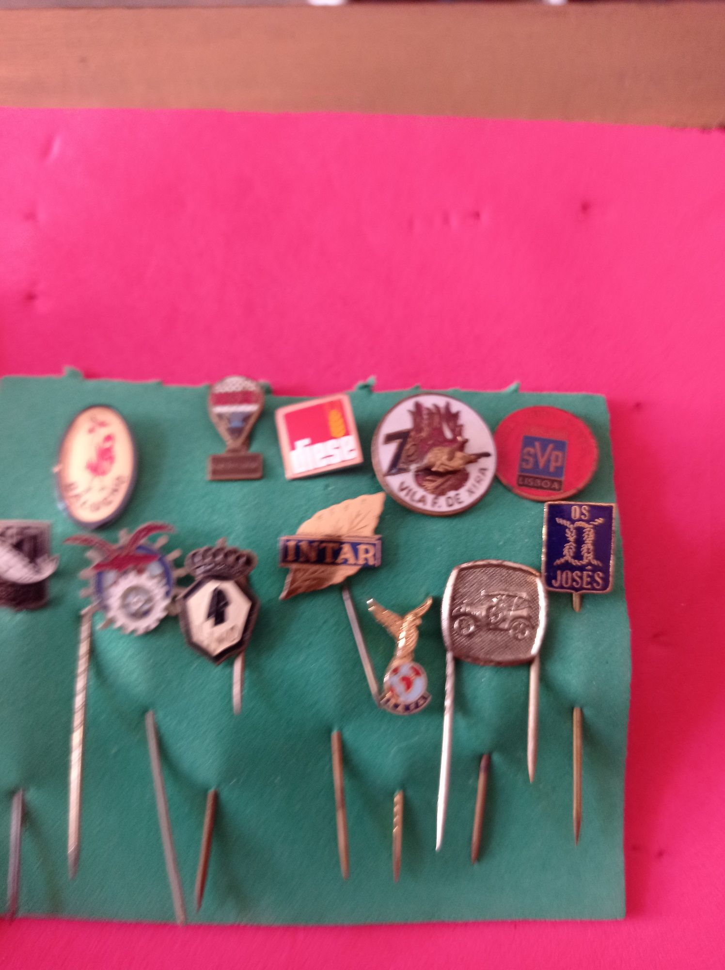 Pins desporto e bandeiras