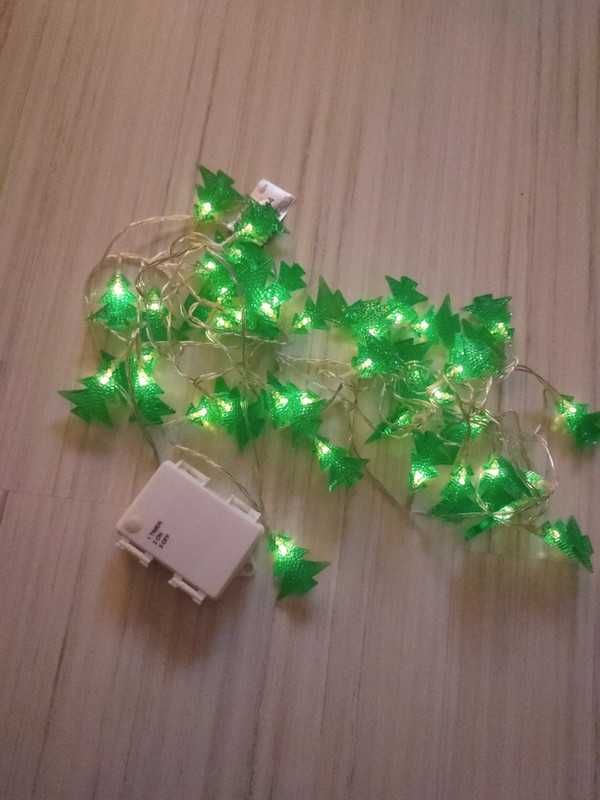 lampki świąteczne w kształcie choinek