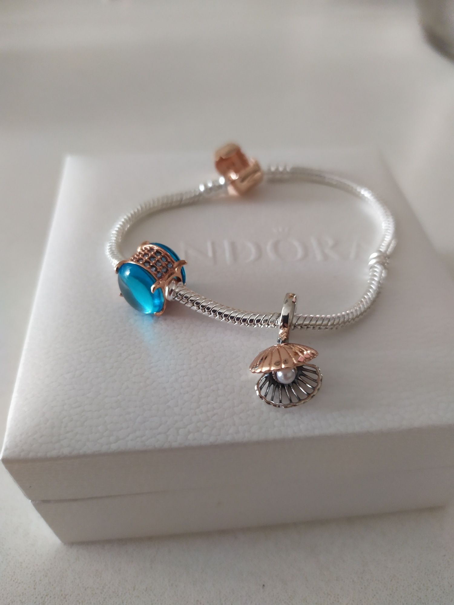 Bransoletka Pandora + charms koralik niebieski/muszla z perłą, komplet
