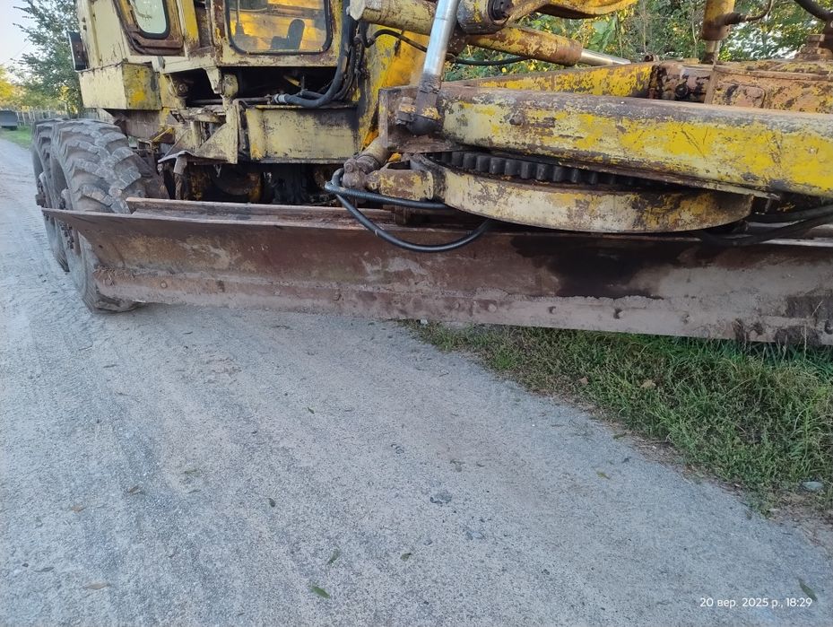 Продам автогрейдер ДЗ 180