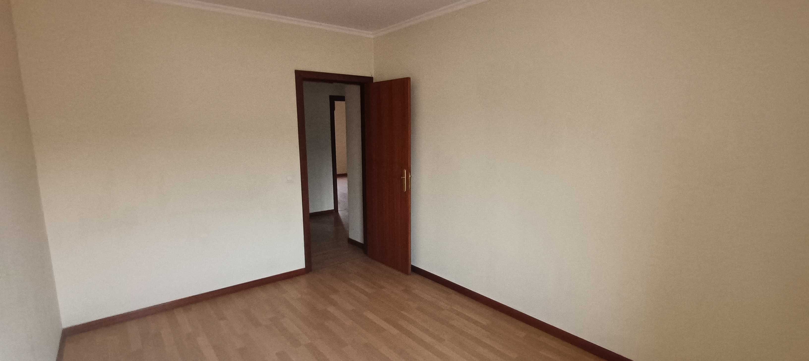 Arrendo T2 centro de Valongo com garagem