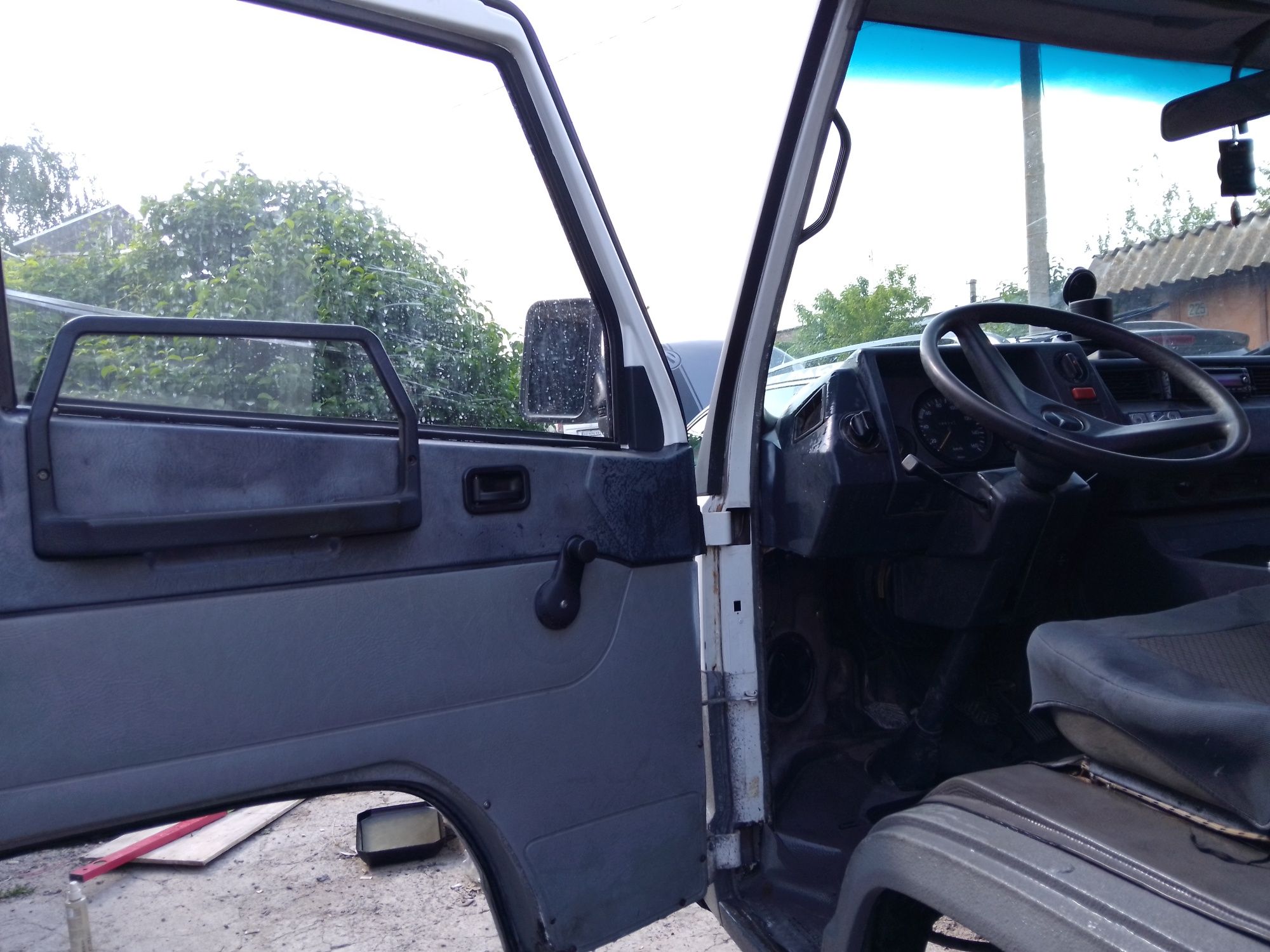 Продам Mercedes MB 100
