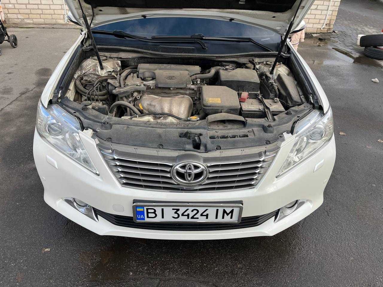 Toyata Camry 50 oficial 2013