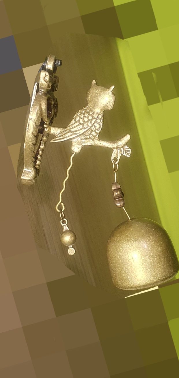 Retro dzwonek z sową na gałęzi