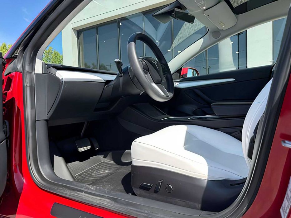 Tesla Model 3      2023