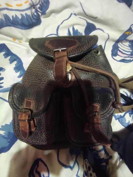 Pequena mochila de pele