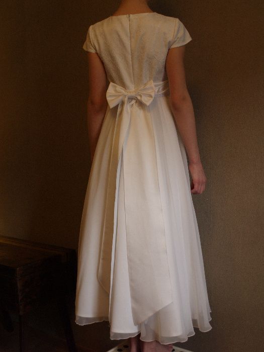 Sukienka komunijna rozm. 134-140 + wianek