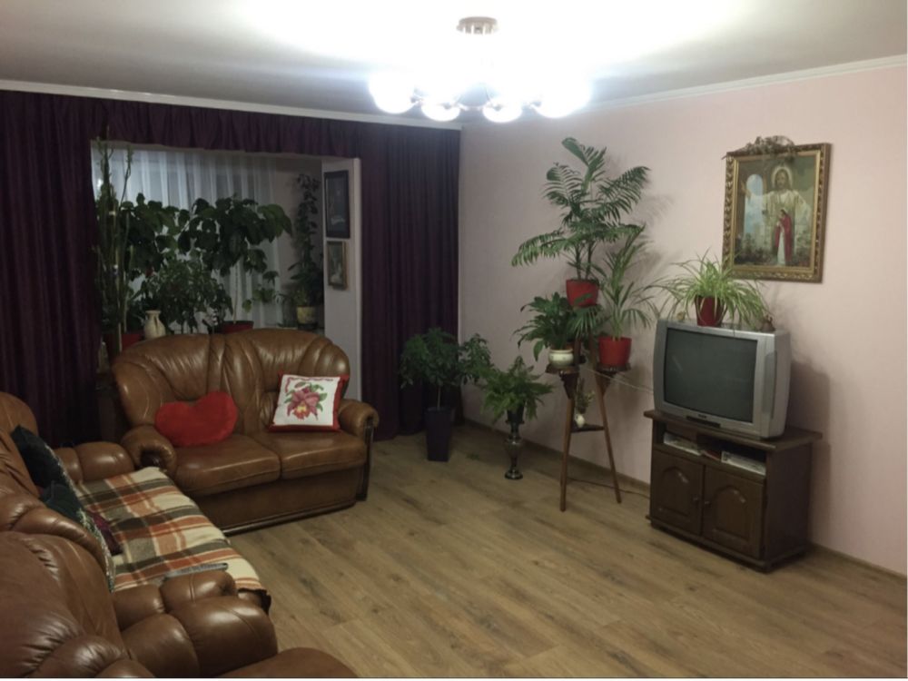 Продаж 3 кімнатної квартири з ремонтом та меблями