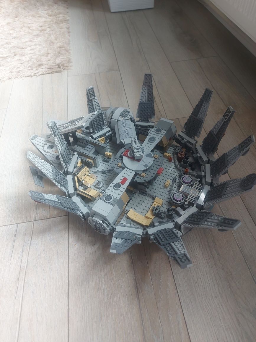 Lego Star Wars 75105 millennium Falcon