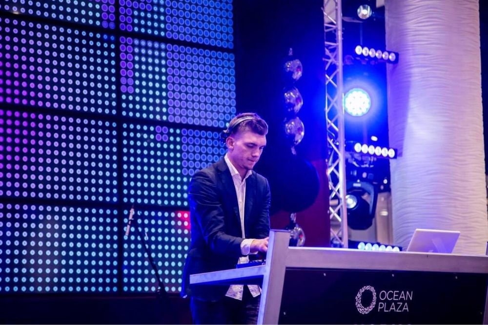 Dj / діджей / технічний супровід / звук / світло / сцена