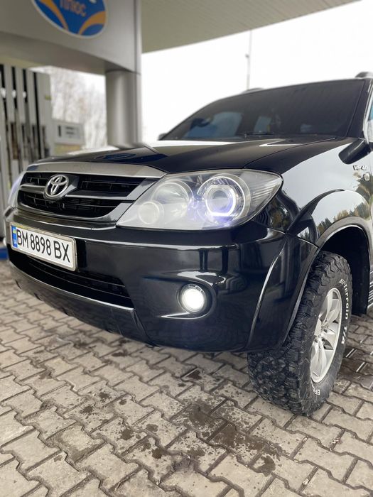 Продам Toyota Fortuner