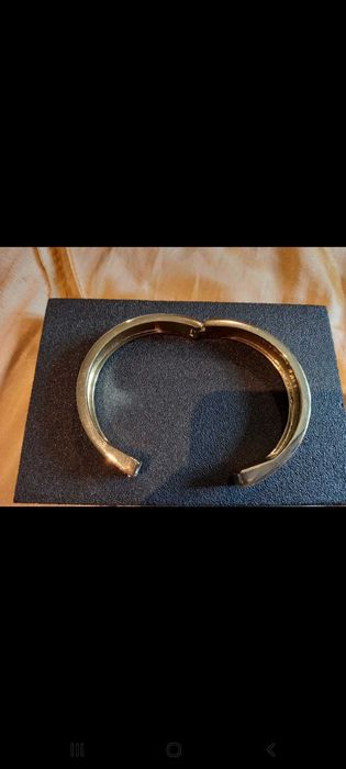 Pulseira dourada com íman - Oriflame