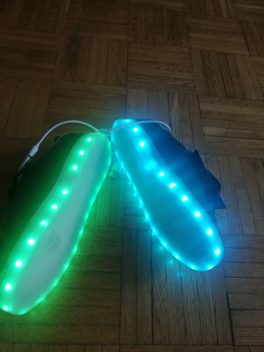 Nowe buty świecące led w r 39 ładowarka w komplecie długość w 25,5 cm