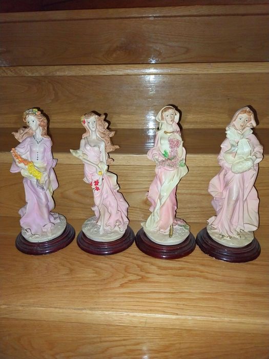 Estátuas Antigas - Estações do Ano