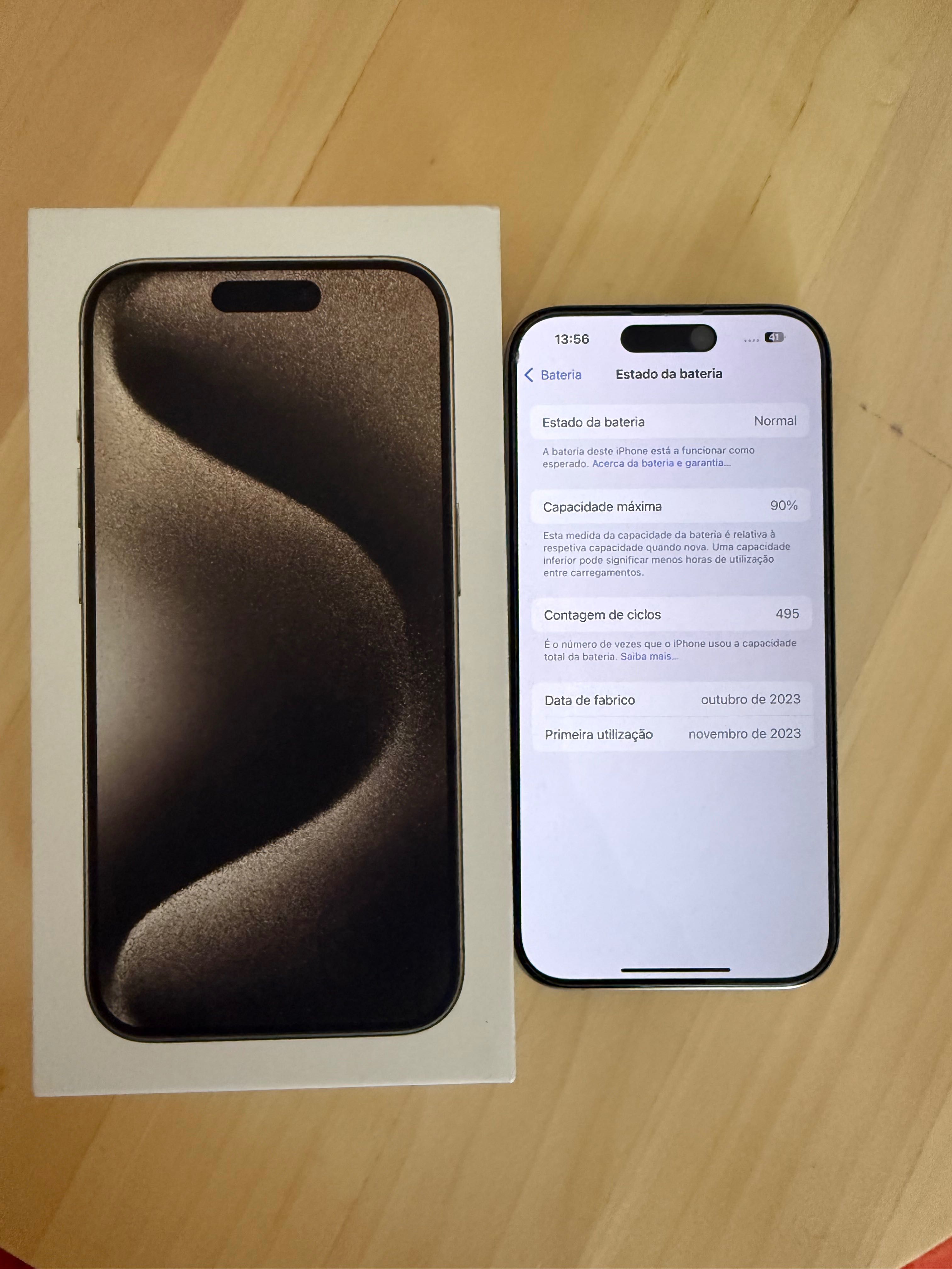 iPhone 15 Pro com fatura, caixa e acessórios