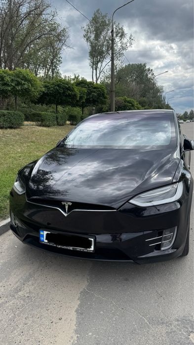 Терміново Tesla model X
