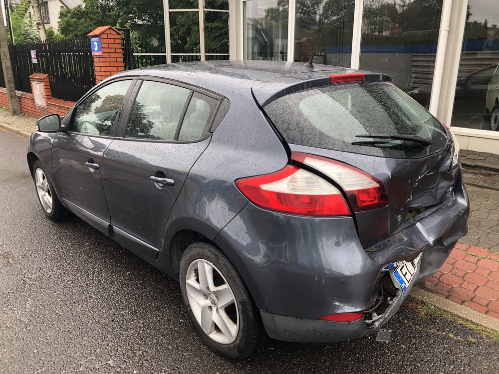 Renault Megane lekko uszkodzony; Ładna wersja