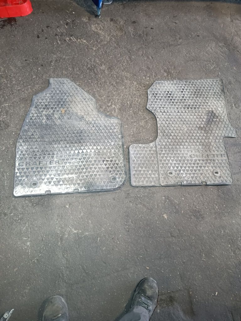Dywanik dywaniki gumowe prawy lewy VW Crafter I oryginał komplet