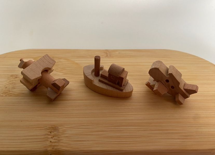 Kinder колекційні іграшки