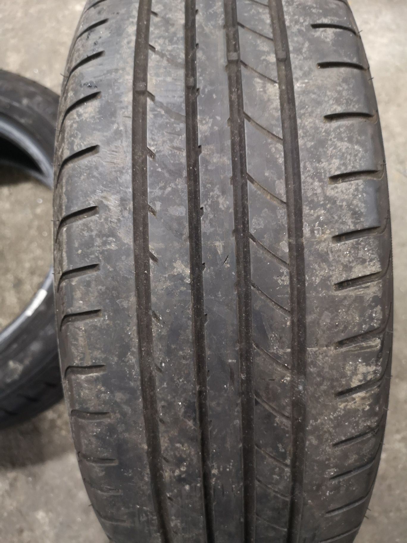 2 Pneus Goodyear Efficient Grip Runflat 205 / 60 r 16