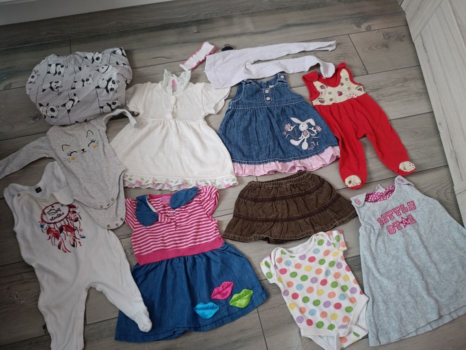 Sprzedam używany zestaw ubranek dla dziewczynki w rozmiarze 62-74cm.